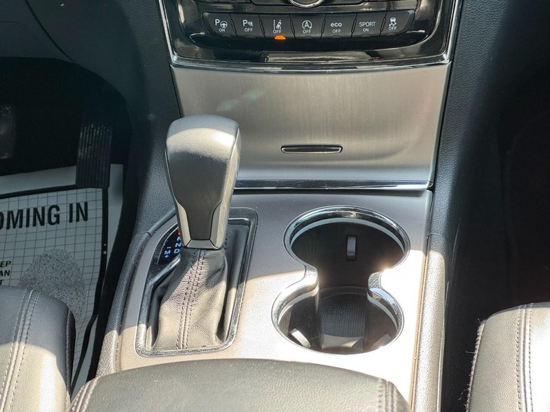 Jeep Grand Cherokee Vehicle Image 14