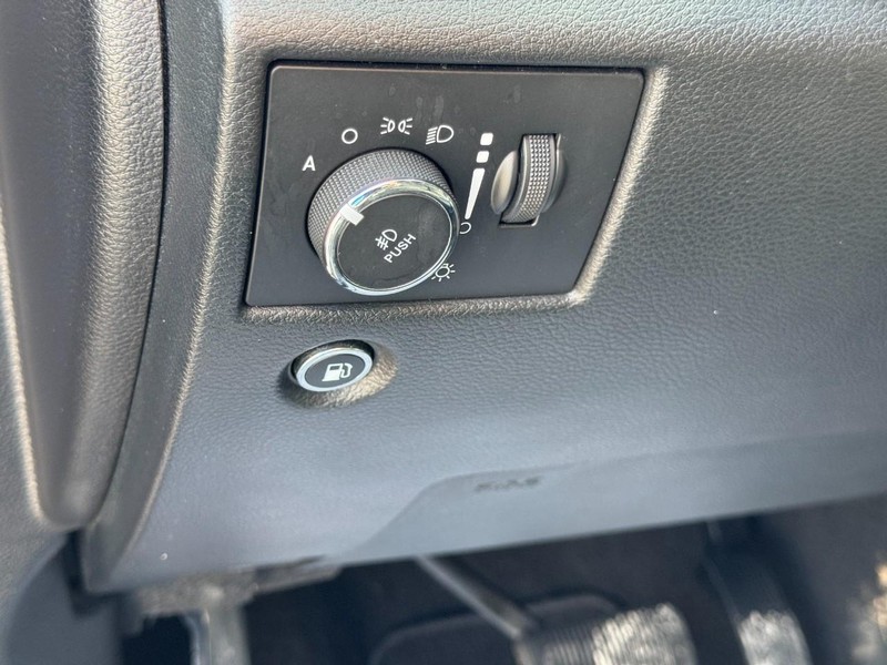 Jeep Grand Cherokee Vehicle Image 17