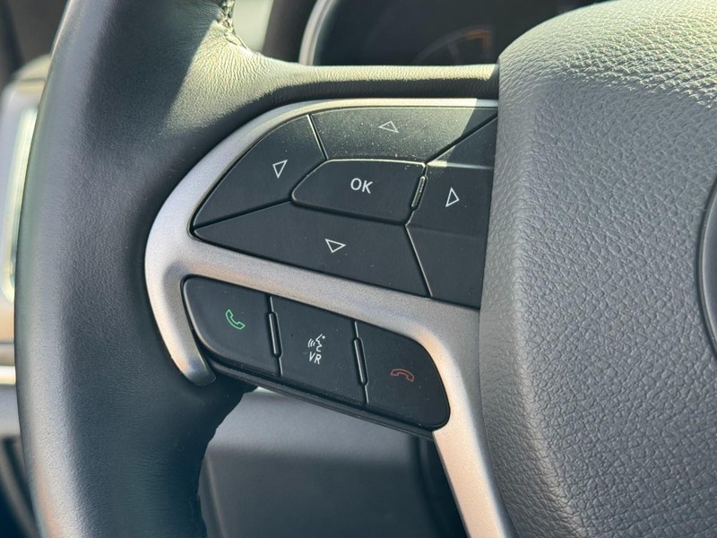 Jeep Grand Cherokee Vehicle Image 18