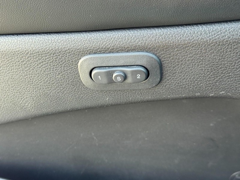 Jeep Grand Cherokee Vehicle Image 23