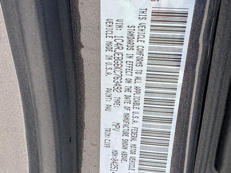 Jeep Grand Cherokee Vehicle Image 26