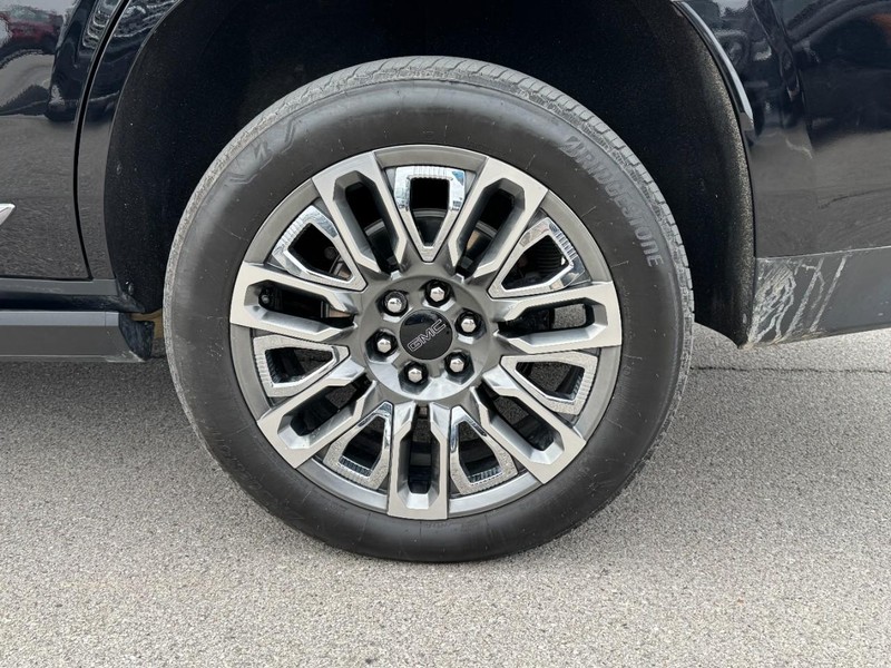 GMC Yukon Vehicle Full-screen Gallery Image 6