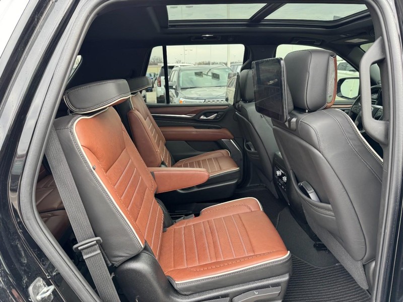 GMC Yukon Vehicle Full-screen Gallery Image 10