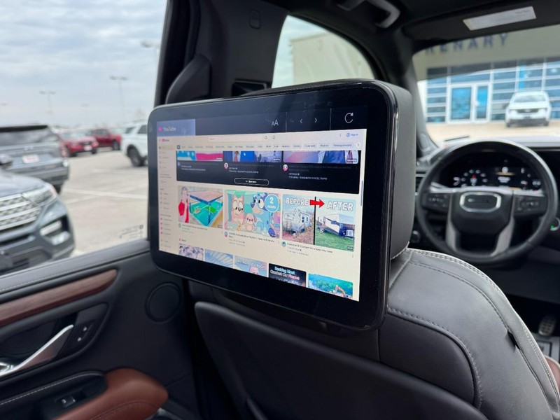 GMC Yukon Vehicle Full-screen Gallery Image 11