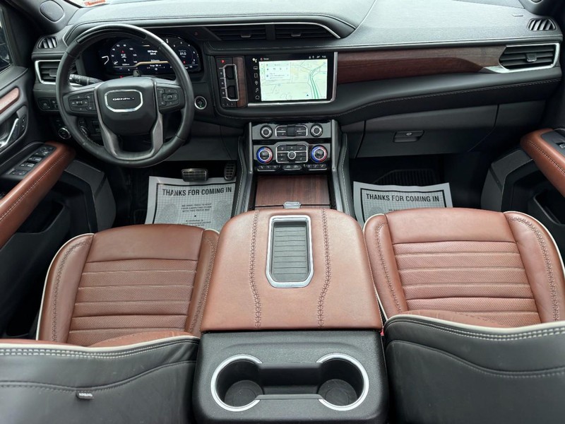 GMC Yukon Vehicle Full-screen Gallery Image 15