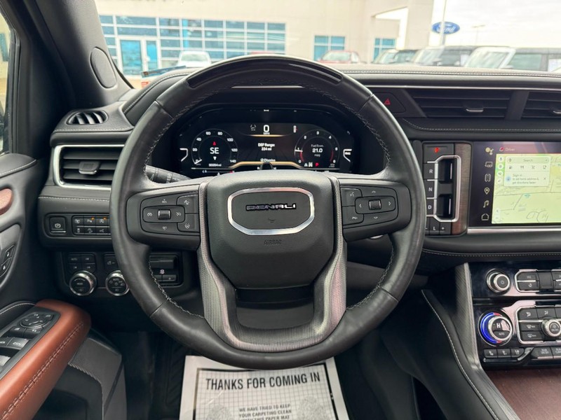 GMC Yukon Vehicle Full-screen Gallery Image 16