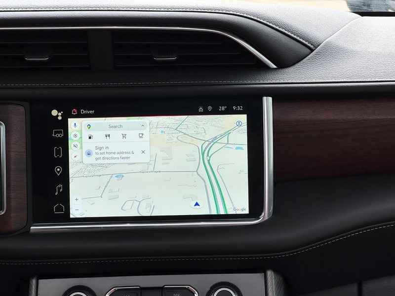 GMC Yukon Vehicle Full-screen Gallery Image 17