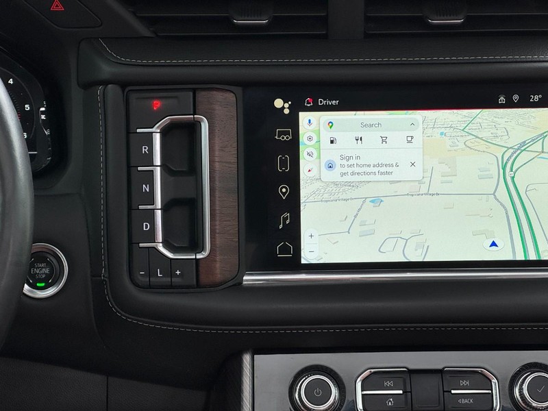 GMC Yukon Vehicle Full-screen Gallery Image 19