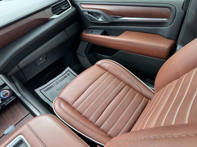 GMC Yukon Vehicle Full-screen Gallery Image 20