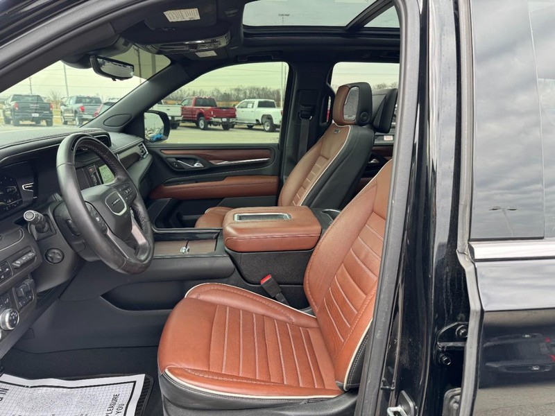 GMC Yukon Vehicle Full-screen Gallery Image 23