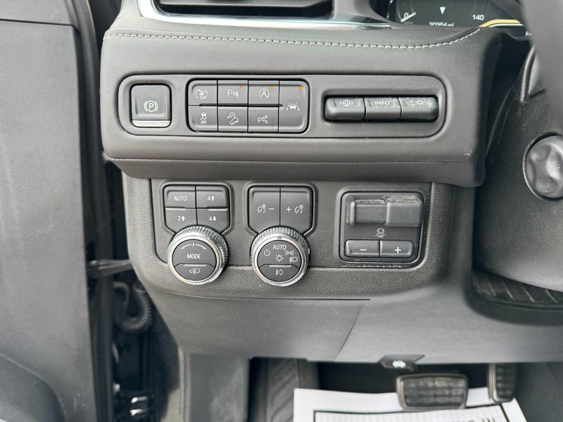 GMC Yukon Vehicle Full-screen Gallery Image 25