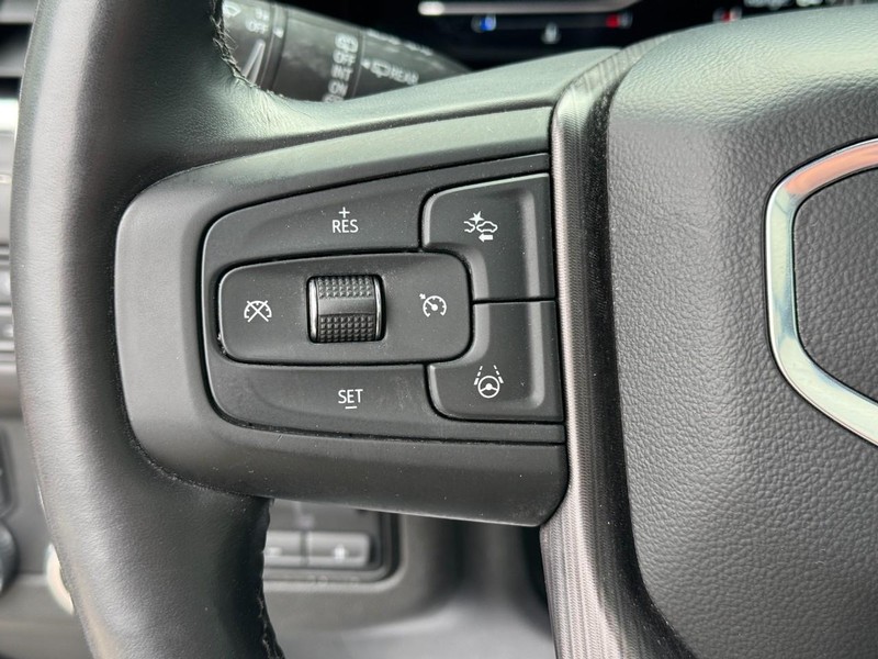 GMC Yukon Vehicle Full-screen Gallery Image 26