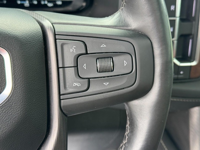 GMC Yukon Vehicle Full-screen Gallery Image 27