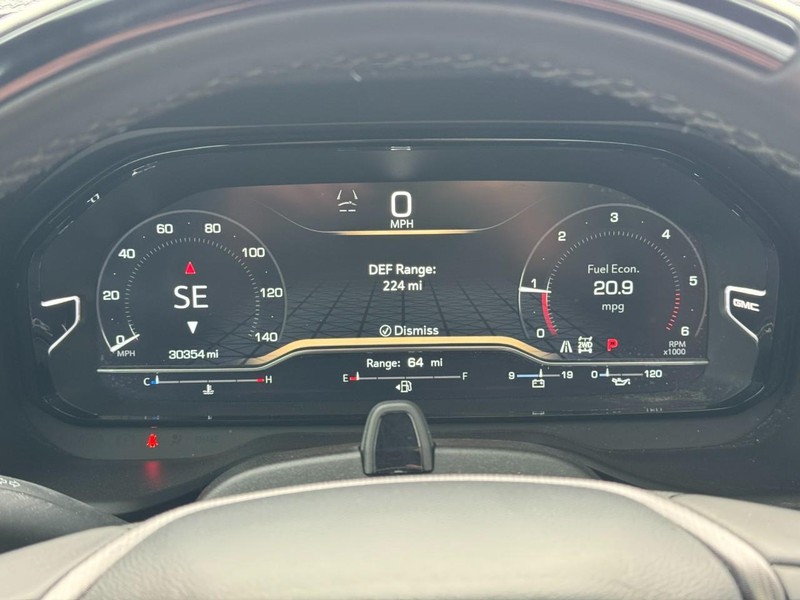 GMC Yukon Vehicle Full-screen Gallery Image 28