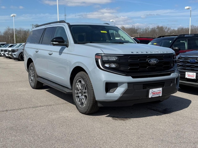 Ford Expedition Max Vehicle Full-screen Gallery Image 2