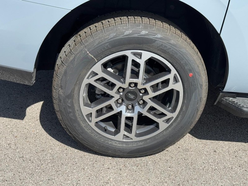 Ford Expedition Max Vehicle Full-screen Gallery Image 4