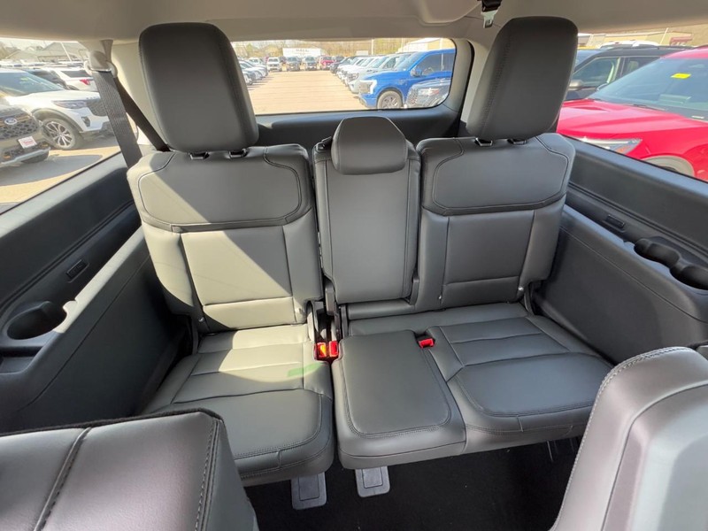 Ford Expedition Max Vehicle Full-screen Gallery Image 6