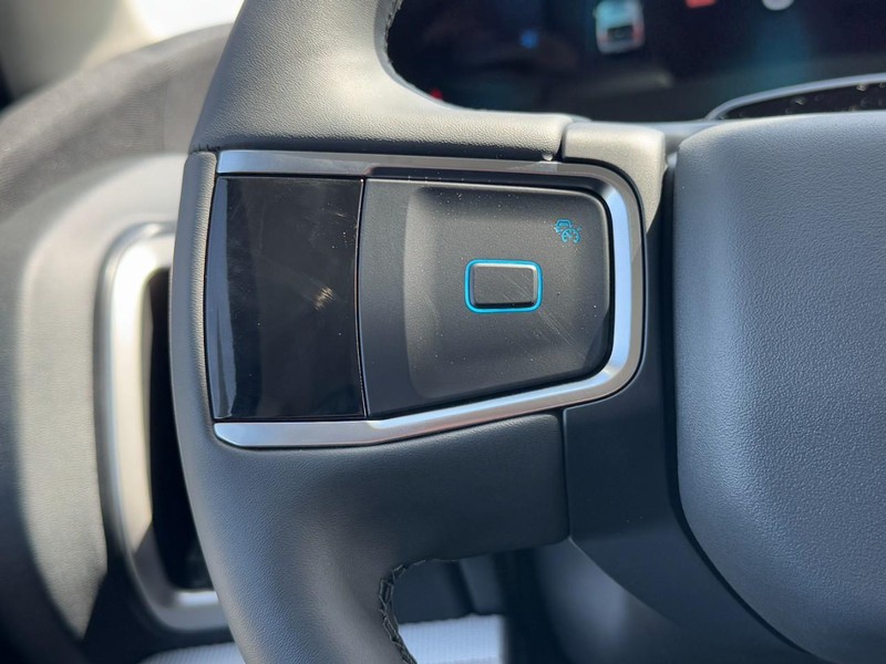 Ford Expedition Max Vehicle Full-screen Gallery Image 11