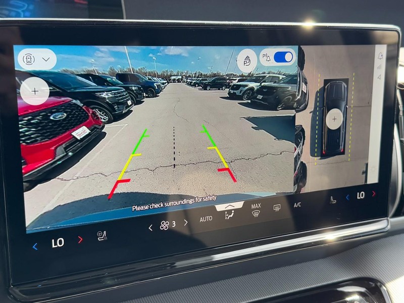 Ford Expedition Max Vehicle Full-screen Gallery Image 16