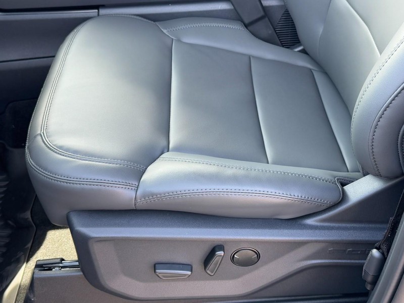 Ford Expedition Max Vehicle Full-screen Gallery Image 17