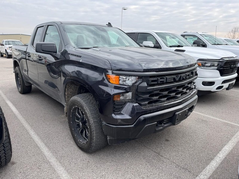 Chevrolet Silverado 1500 Vehicle Full-screen Gallery Image 02