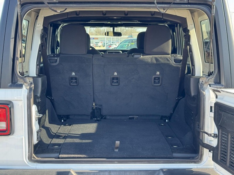 Jeep Wrangler Unlimited Vehicle Image 04