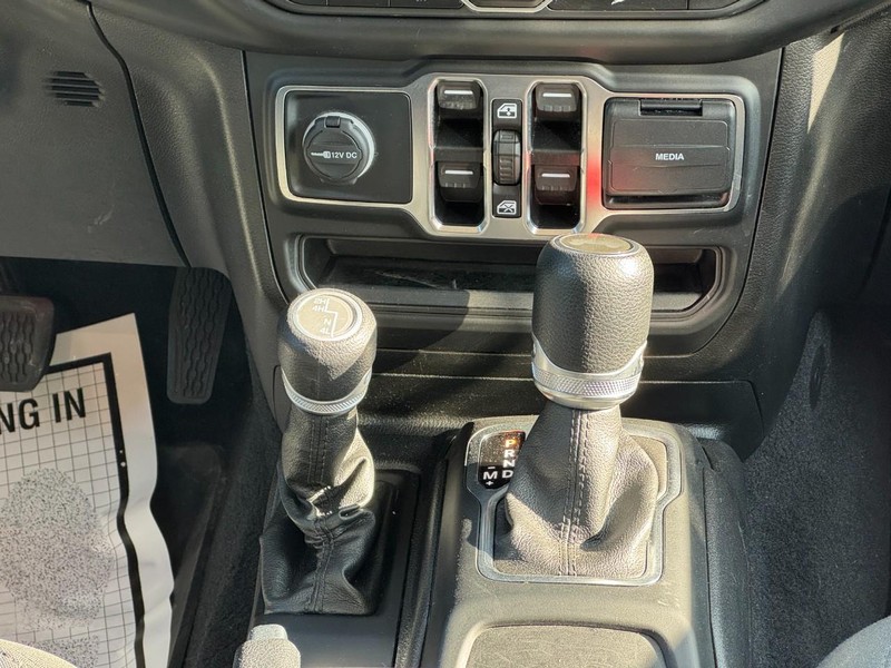 Jeep Wrangler Unlimited Vehicle Image 14