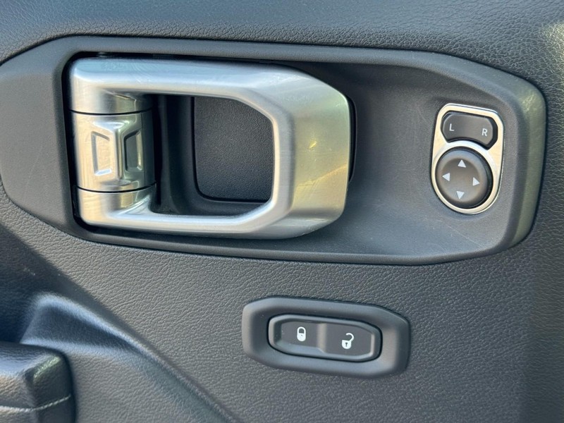 Jeep Wrangler Unlimited Vehicle Image 24