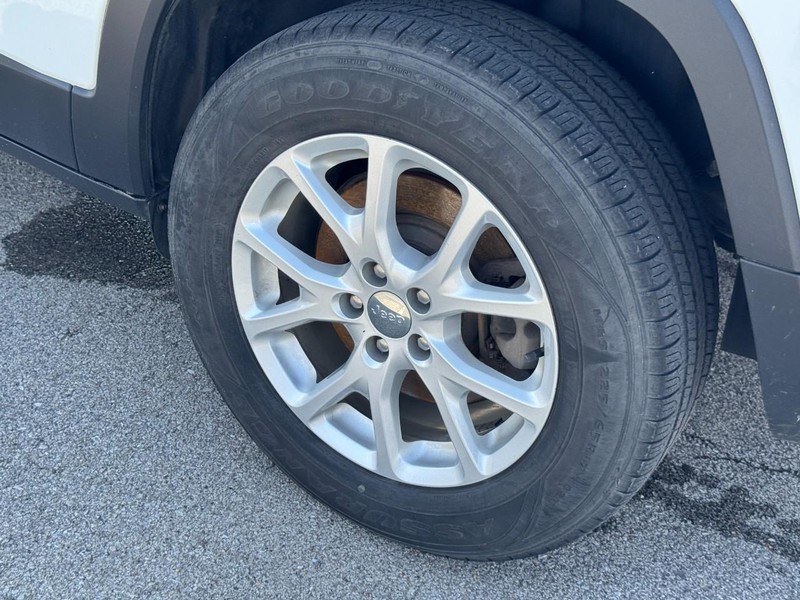 Jeep Cherokee Vehicle Image 07