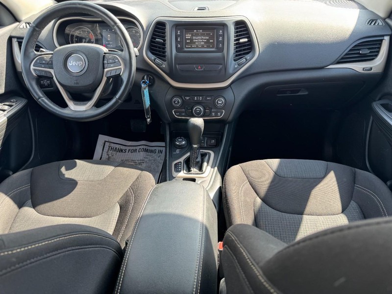 Jeep Cherokee Vehicle Image 11