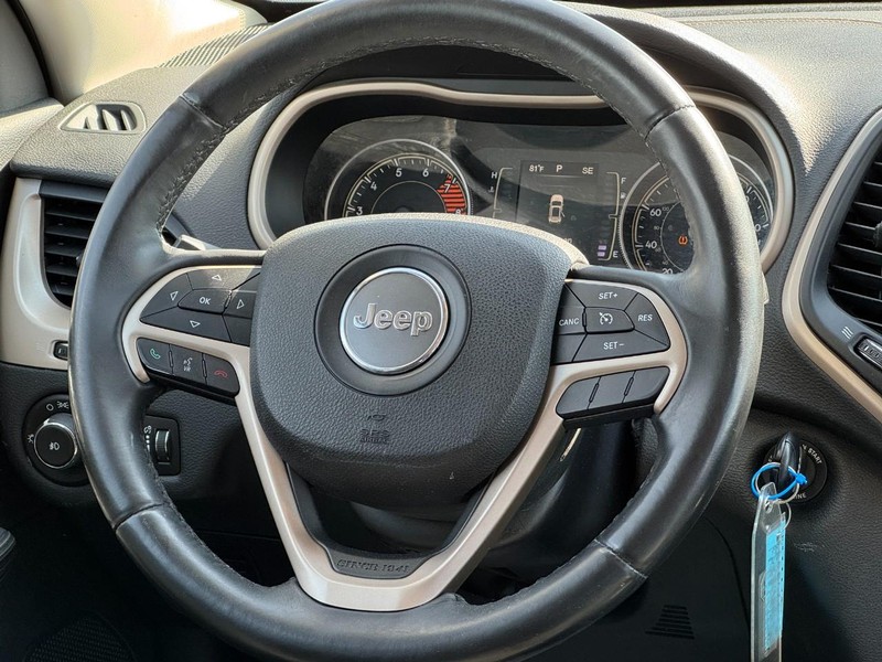 Jeep Cherokee Vehicle Image 12