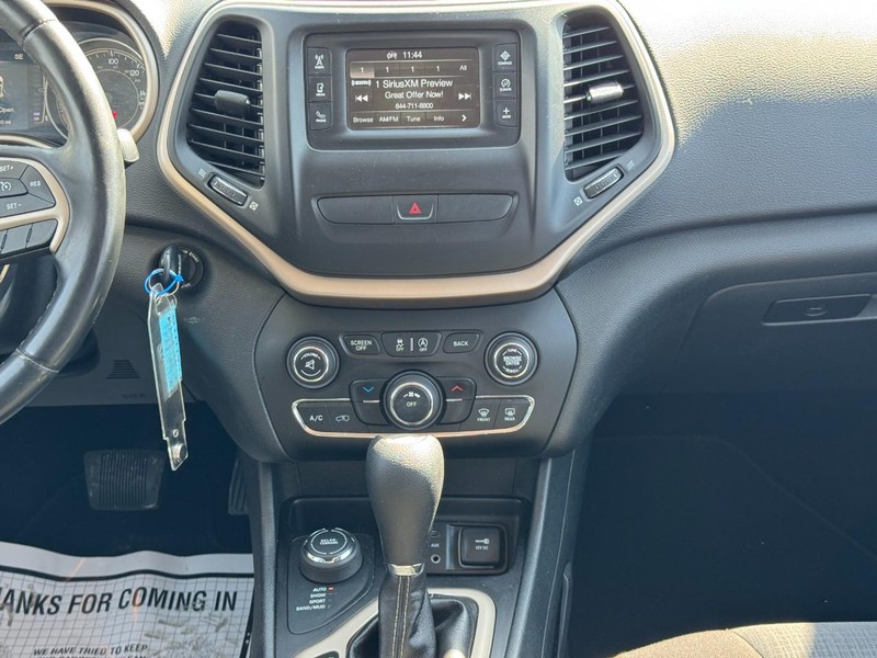 Jeep Cherokee Vehicle Image 13