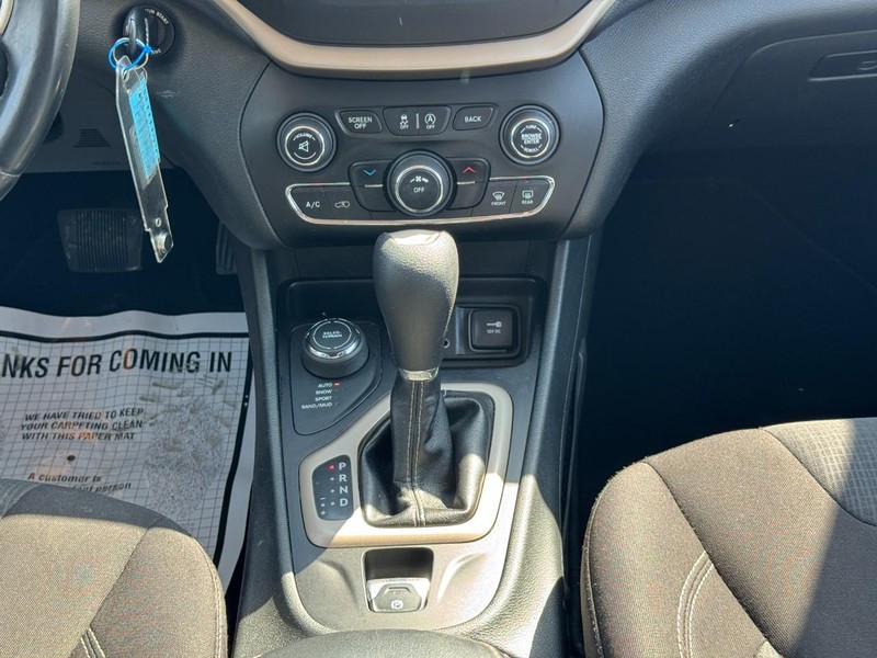 Jeep Cherokee Vehicle Image 14