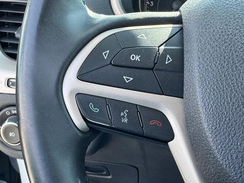 Jeep Cherokee Vehicle Image 17