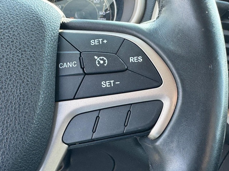 Jeep Cherokee Vehicle Image 18