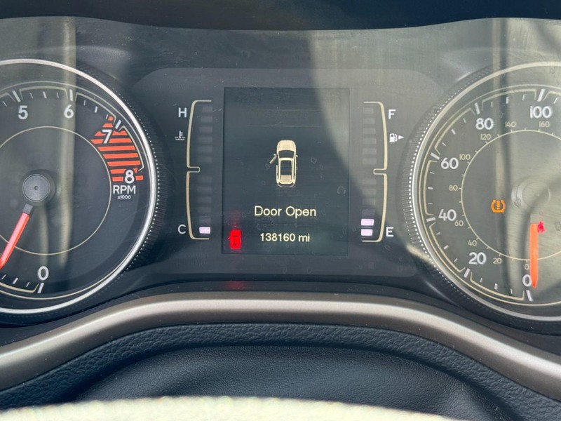 Jeep Cherokee Vehicle Image 19