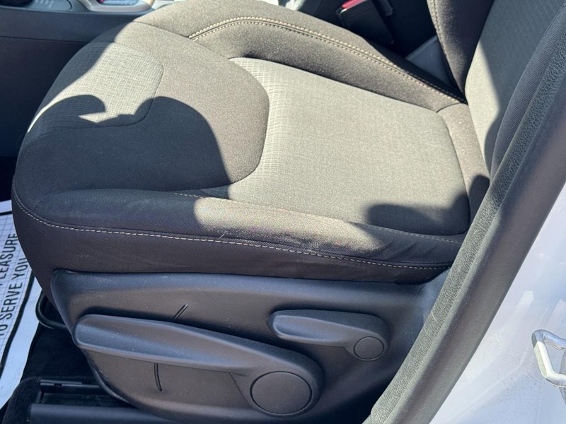 Jeep Cherokee Vehicle Image 23