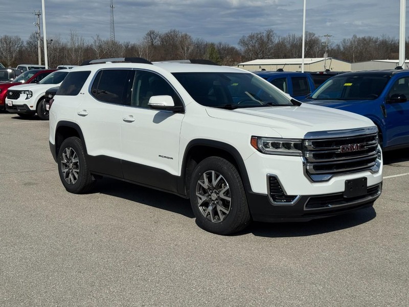 GMC Acadia Vehicle Full-screen Gallery Image 2