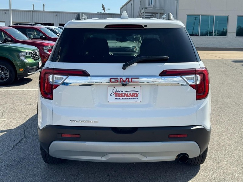 GMC Acadia Vehicle Full-screen Gallery Image 5