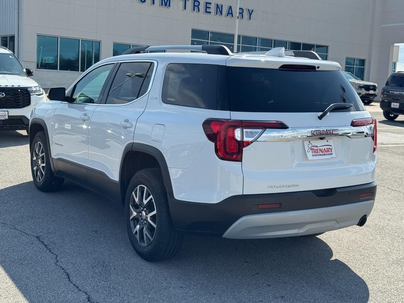 GMC Acadia Vehicle Full-screen Gallery Image 6