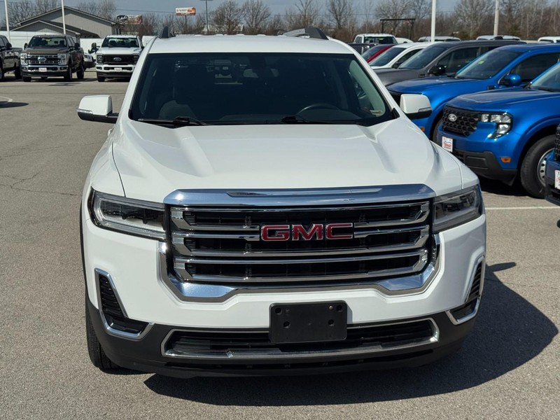 GMC Acadia Vehicle Full-screen Gallery Image 9