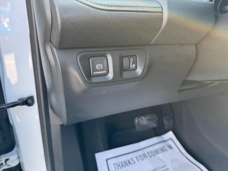 GMC Acadia Vehicle Full-screen Gallery Image 17