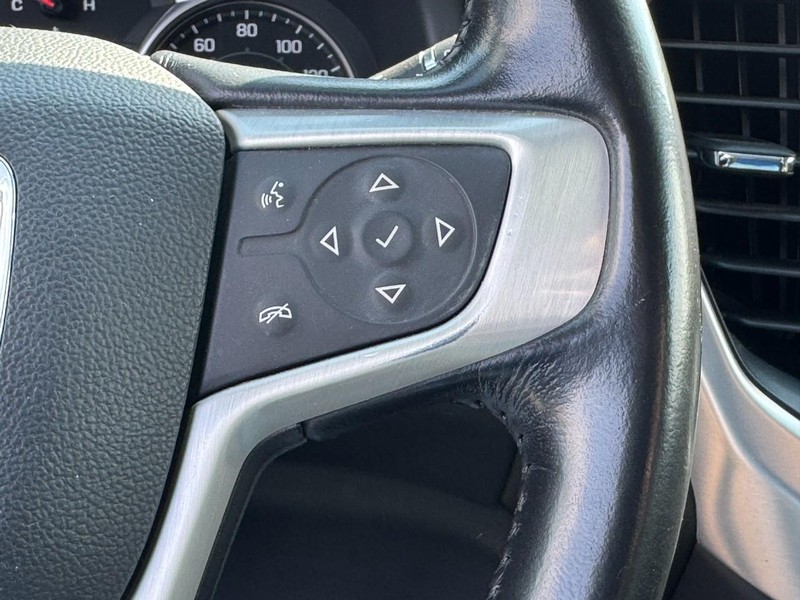 GMC Acadia Vehicle Full-screen Gallery Image 19
