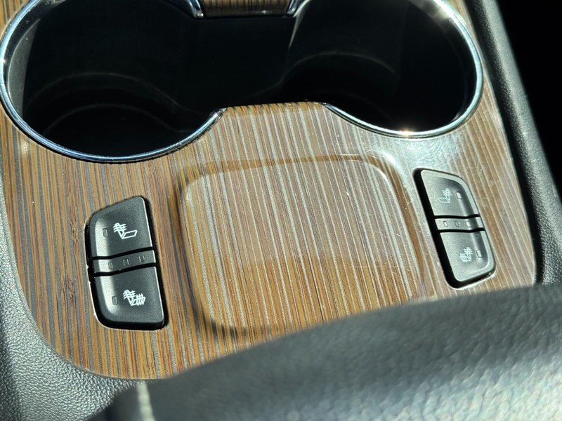 GMC Acadia Vehicle Full-screen Gallery Image 22