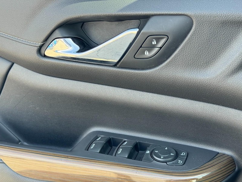 GMC Acadia Vehicle Full-screen Gallery Image 23