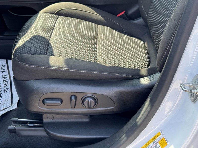 GMC Acadia Vehicle Full-screen Gallery Image 24