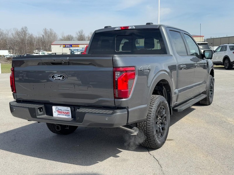 Ford F-150 Vehicle Full-screen Gallery Image 3
