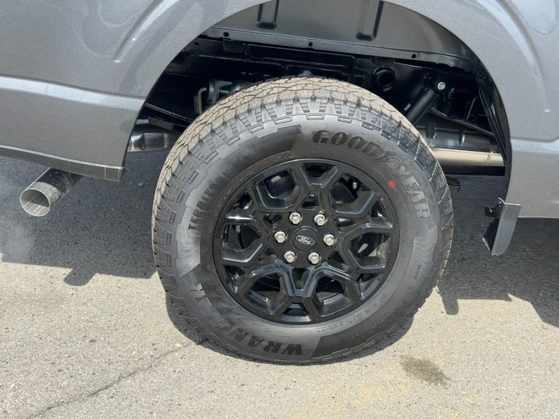 Ford F-150 Vehicle Full-screen Gallery Image 4