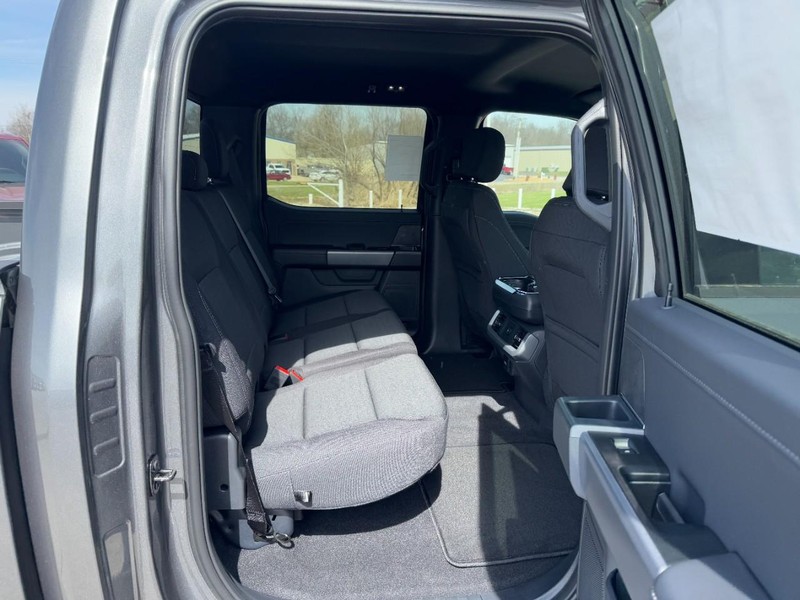 Ford F-150 Vehicle Full-screen Gallery Image 5