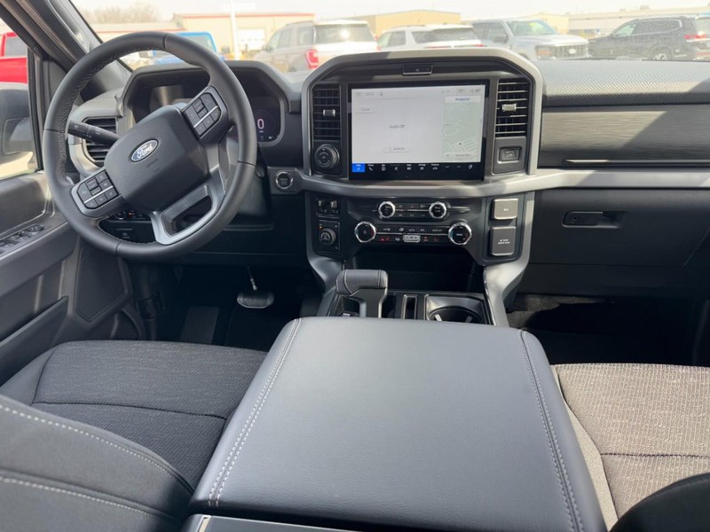 Ford F-150 Vehicle Full-screen Gallery Image 6